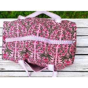 Bolsa de lona acolchada de algodón hecha a mano con asas resistentes, interior ligero, duradero y espacioso, perfecta para viajes y gimnasio. - Product Image 1