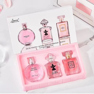 Coffret de Parfums Paris Angel Trois Pièces pour Femmes et Filles, Chic Little Black Dress Spray, Parfum Patchouli Vetiver Longue Durée - Product Image 2