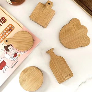 Bán Buôn Biểu Tượng Tùy Chỉnh Bằng Gỗ Bia Chai Mở Phim Hoạt Hình Sáng Tạo Dễ Thương Từ Hút Tủ Lạnh Sticker Mở Thể Loại - Product Image 1