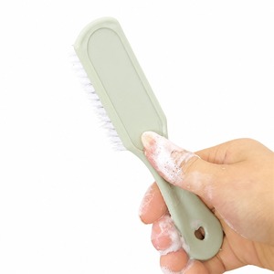 Brosse à chaussures en plastique avec poils blancs, couleurs bleu menthe et pêche, pour le nettoyage, design durable - Product Image 5
