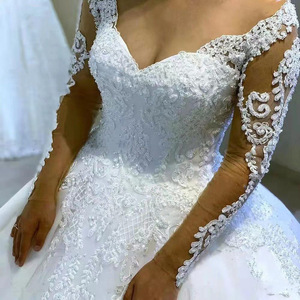 Robe de mariée moderne style Princesse, coupe ajustée, en tulle bouffant, à lacets, taille naturelle, longue, avec traîne, très populaire - Product Image 4