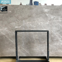 Dalles de marbre gris de château de lumière naturelle émaillées polies Carreaux de décoration intérieure extérieure en porcelaine Toit de sol de garage extérieur