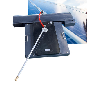 Robot Limpiador Solar de Calidad Premium con Control Remoto y Movimiento Flexible para Lavado de Módulos Solares en Techos - Product Image 1