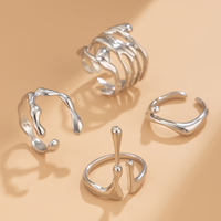 Ensemble de 4 bagues en métal liquide irrégulières pour femmes, bagues empilables tendance, accessoires pour les doigts, bijoux de mode