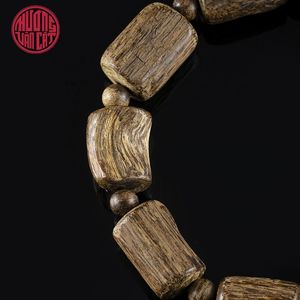 Pulsera de Oud Malayo Natural con Cuentas Orgánicas, Tono de Madera Rico y Profundidad Sutil, Joyería Elegante - Product Image 4