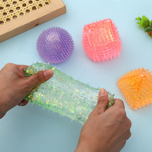 Juguetes de cubo con bolas de purpurina espigadas, juguetes elásticos de TPR con cuentas de agua para aliviar el estrés, ideales para recuerdos de fiestas infantiles - Product Image 1