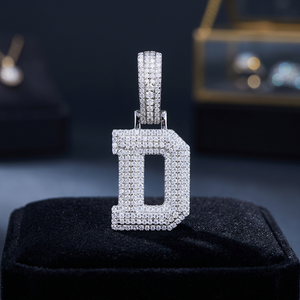 Colgante de Lujo de Plata 925 Estilo Hiphop con Letra D y Moissanita de Corte Brillante Redondo con Microincrustaciones, Charm Temático Unisex para Fiestas - Product Image 3