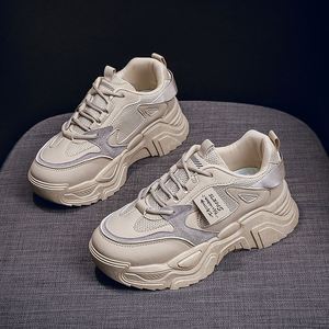 Version coréenne de chaussures de sport tendance avec effet rehausseur, idéales pour le style urbain, parfaites pour le quotidien des filles - Product Image 2