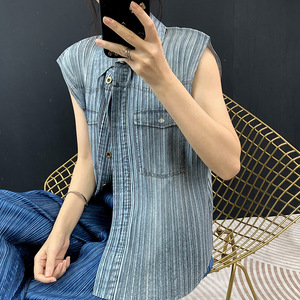 ชุดเดนิมจีบพลีท Miyake สำหรับผู้หญิง รุ่นใหม่ประจำฤดูร้อนปี 2026 เสื้อแจ็คเก็ตแขนสั้น กางเกงเอวสูงลำลอง แฟชั่นชุดเซ็ตสองชิ้น - Product Image 1