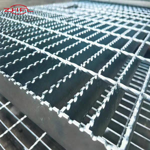 Grille en barres d'acier au carbone soudées par pression - Durable et anti-corrosion pour applications de drainage, allées, cuisines, routes et escaliers - Product Image 3