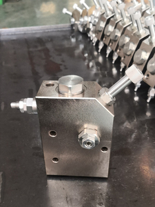 580l Backhoe Spare Parts Backhoe Loader <strong>Hydraulic</strong> Flow Divider Valve to Operate <strong>Hydraulic</strong> <strong>Breaker</strong> - Product Image 6