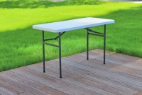 Table pliante régulière en plastique de qualité supérieure de 4 pieds Rangement facile pour une petite surface