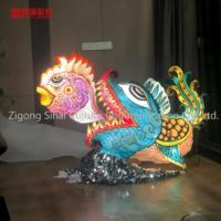 Lanternes de festival amusantes en forme de poisson Si Hai avec tissu en soie et lumière LED, décorations extérieures imperméables faites à la main pour les parcs et les festivals