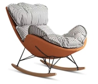 Chaise berçante rembourrée luxueuse avec dossier rembourré doux et base en bois pour une relaxation confortable