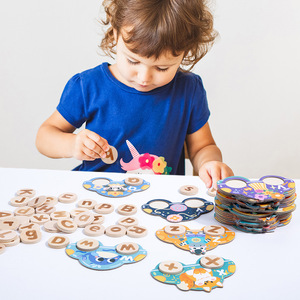 Jouet d'apprentissage de l'<span class=keywords><strong>alphabet</strong></span>, jeu d'éveil amusant en anglais, jeu de mots orthographiés en bois mignon - Product Image 3