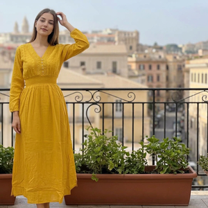 Nouvelle Robe Longue Bohème Vintage en Rayonne Brodé Moderne pour Femme, Motif Floral Intriqué Brodé au Fil, Idéale pour le Quotidien - Product Image 1