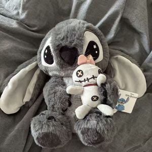 Großhandel Neue Limitierte Auflage Schwarz-Grauer Stitch Plüschtier Stitch-Puppe Feiertagsgeschenk Plüsch-Schlüsselanhänger - Product Image 2