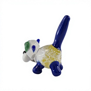 Figurine de chat en verre soufflé à la main, sculpture animale décorative avec queue bleue et corps jaune - Product Image 1