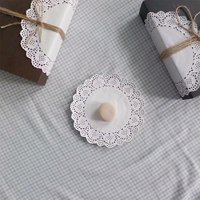 Napperons ronds en papier colorés à motif de fleurs de roses, napperons de table en dentelle, sets de table décoratifs blancs, 100 pièces