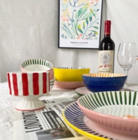 Ensemble de vaisselle en porcelaine peinte à la main Platon-Assiettes à rayures Bols Tasses pour Restaurant Café Maison Ensembles d'assiettes à gâteaux en gros