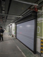 Porte de sécurité automatique en aluminium, anti-vol et isolée, commande à distance intelligente pour les magasins, les garages