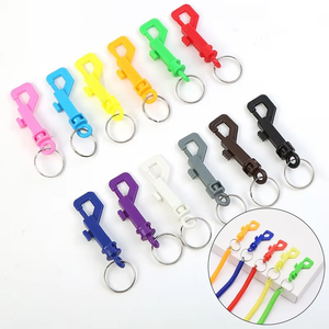 OEM all'ingrosso moschettone girevole a molla in plastica con portachiavi moschettone con bottone per cani ganci in materiale ABS