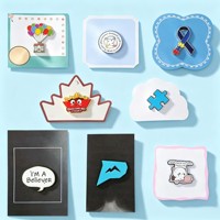 Badges en métal émaillé souple personnalisés en gros – Designs variés, modernes et étanches pour cadeaux et collections de loisirs