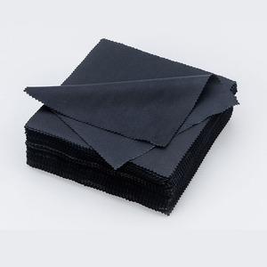 Paño de Limpieza de Microfibra para Gafas con Logotipo Personalizado Disponible en Negro, Paño Limpiador para Gafas de Sol - Product Image 3