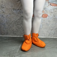 HM Bottes de Contrainte pour Adultes avec Semelles à Pointes et Rivets et Boucle, Chaussures Verrouillables pour Bondage des Pieds, Punition ABDL, pour Habit de Rampement