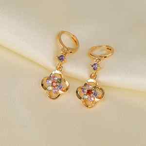 Diseños de lujo Pendientes de cobre de Latón chapado en oro Joyas de diamantes de imitación indios Pendientes de circón de oro árabe - Product Image 1