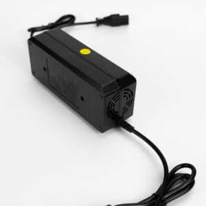 <span class=keywords><strong>Caricabatterie</strong></span> <span class=keywords><strong>per</strong></span> Bici <span class=keywords><strong>Elettriche</strong></span> 12V 24V 36V 48V 60V 72V 84V, Scooter, Carrelli Elevatori, Tricicli - <span class=keywords><strong>Caricabatterie</strong></span> <span class=keywords><strong>per</strong></span> Batterie al Piombo-Acido - Product Image 1