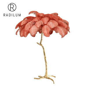Lampe sur pied en plumes d'autruche <span class=keywords><strong>de</strong></span> luxe Art Déco Glamour pour chambre à coucher Fabrication OEM en gros directement <span class=keywords><strong>de</strong></span> l'usine - Product Image 1