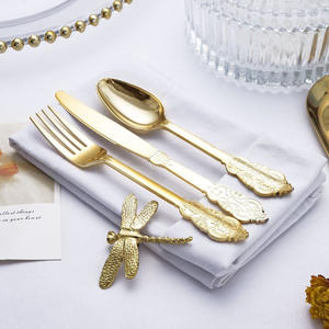 Set di posate in tre pezzi placcato oro placcato monouso in plastica in stile occidentale con forchetta per bistecca cucchiaio per cena all'estero - Product Image 1