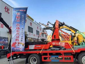 Grúa Hidráulica Pequeña de 8T Montada en Camión, Pluma Telescópica para Construcción, Máx. Altura de Elevación 10m con Motor de Caja de Engranajes Central - Product Image 4