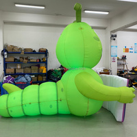 Modèle de chenille géante gonflable pour la décoration de librairie