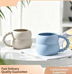 Tasse à café en porcelaine nordique en forme de gourde avec poignée perlée, tasse à thé en céramique pour la maison, le bureau ou comme cadeau - Product Image 3