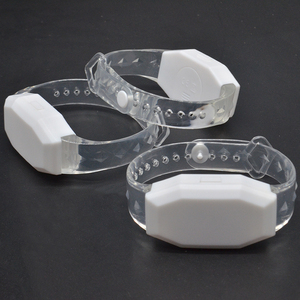 Tùy Chỉnh <span class=keywords><strong>LED</strong></span> Vòng Đeo Tay Không Dây Khoảng Cách Chiếu Sáng <span class=keywords><strong>LED</strong></span> Dây Đeo Cổ Tay Điều Khiển Từ Xa DMX Ánh Sáng Đèn Flash Tổ Chức Sự Kiện 2.4G 20 Khu Có Sẵn - Product Image 5