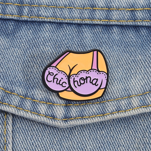 Broche en alliage Hona, motif poitrine généreuse, avec citation humoristique et chic, accessoire de bijouterie, cadeau pour amis - Product Image 1