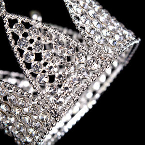 Ornements de décoration de gâteau mini couronne de cristal pour gâteau d'anniversaire de mariage vente en gros <span class=keywords><strong>pas</strong></span> <span class=keywords><strong>cher</strong></span> - Product Image 3