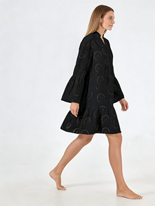 Robe décontractée noire brodée à œillets pour femme grande taille, longueur genou, manches cloche, ourlet volanté, coupe ample, en maille simple - Product Image 2