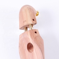 LM004C arbre à chaussures en bois de cèdre réglable à double tube naturel, vente en gros
