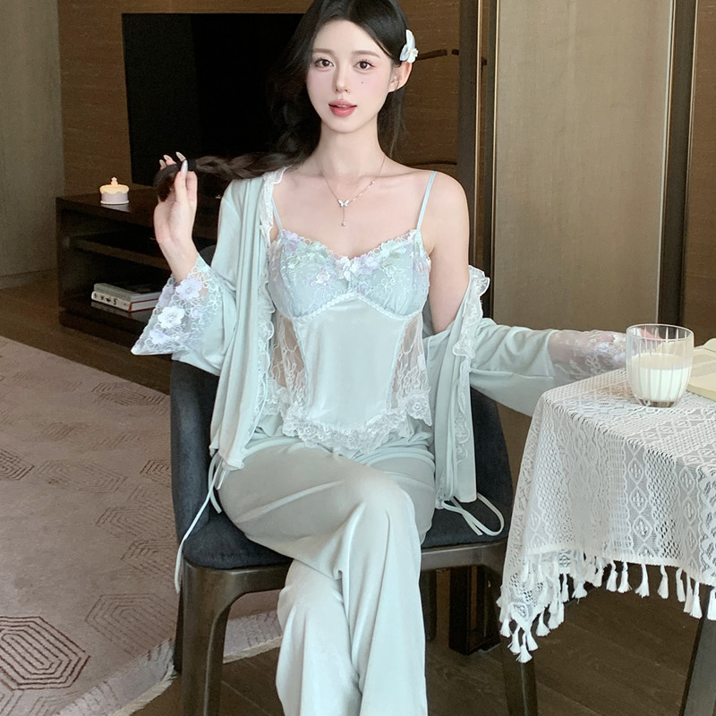 Embroidered gold velvet three-piece blue
