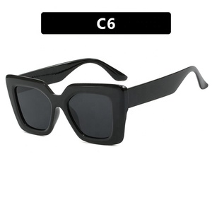 Directo de fábrica, barato, al por mayor, moda para mujer, tendencia baja MOQ personalizar Logo, gafas de sol con montura cuadrada negra para fiesta de boda - Product Image 6