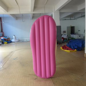 Pantoufles gonflables en PVC personnalisées Waterhan Factory, colorées et à thème dessin animé, pour les jeux aquatiques en extérieur dans les hôtels et complexes hôteliers - Product Image 3