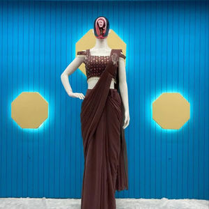 Sari de seda de forro suave de diseñador de desgaste étnico de diseñador con hermoso tejido plateado Zari Chit Pallu y Sari de borde tejido - Product Image 1