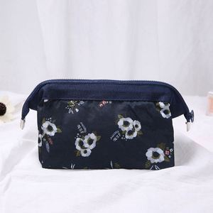 Grande trousse de maquillage de voyage en feutre, personnalisable avec logo, pliable, en toile et maille, transparente, pour kits de maquillage et organisateur - Product Image 5