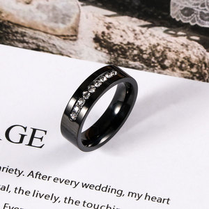 Bague géométrique élégante en acier inoxydable plaqué noir avec incrustation de diamants blancs et noirs sertis en canal, bijoux de mariage unisexe SA1068 - Product Image 2