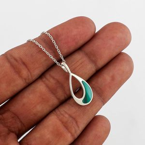GEMKORA – collier avec pendentif en cristal de malachite, en argent 925, en forme de goutte d'eau, serti de pierres précieuses vertes naturelles, à porter au quotidien - Product Image 4