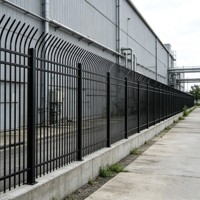 Clôture tubulaire noire de fabrication professionnelle, modulaire, en acier décoratif, pour la protection des périmètres et les barrières de sécurité des zones industrielles