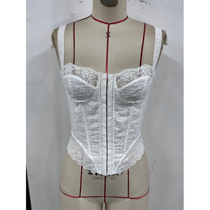 Top <span class=keywords><strong>bustier</strong></span> <span class=keywords><strong>blanc</strong></span> sexy avec détail en dentelle sous le buste et fermeture boutonnée devant, style corset gothique pour femmes, vêtements de club - Product Image 6
